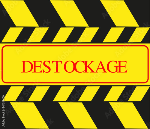 Déstockage sur fond de barres obliques noires et jaunes