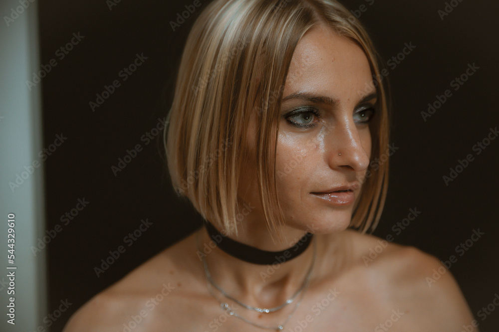 GIRL IN GOTHIC IMAGE GIRL IN GOTHIC IMAGE