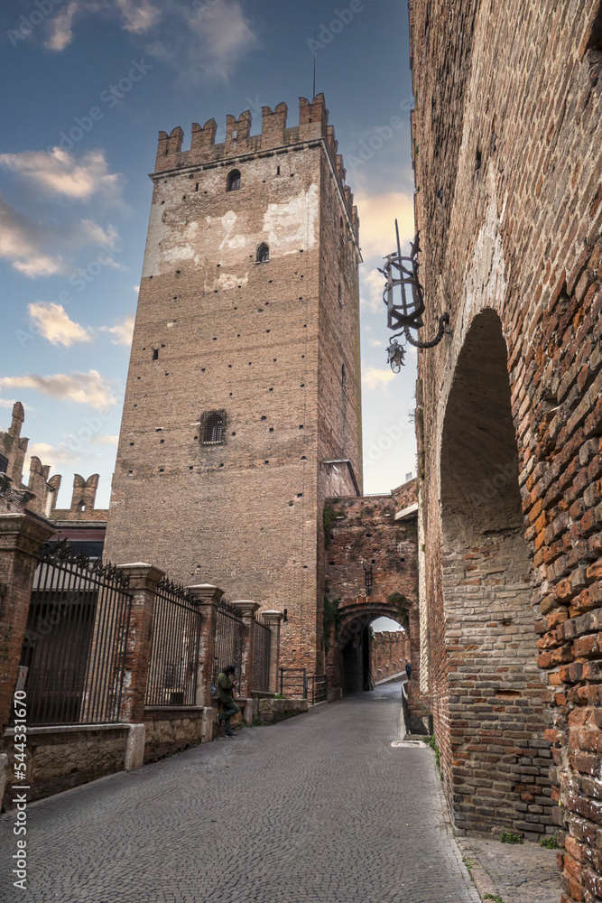 Obraz premium The beautiful Castelvecchio in Verona at sunset