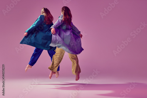 Tableau sur toile Weightlessness, ease of movement