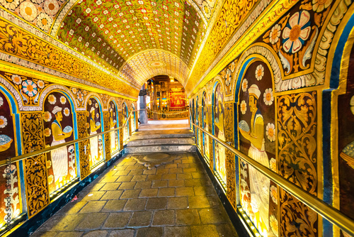 Fotografi Temple of the Tooth Relic, famous temple housing tooth relic of the Buddha, UNESCO World Heritage Site, Kandy, Sri Lanka, Asia