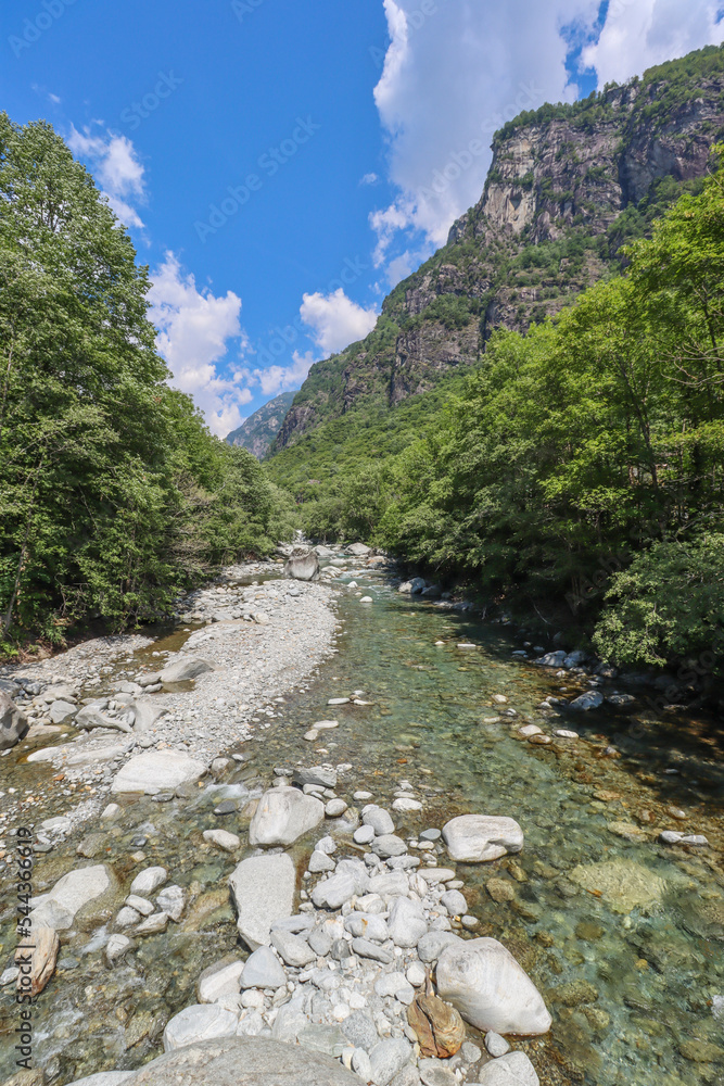 Bavona Fluss im Maggiatal im schweizer Kanton Tessin Bavona Fluss im Maggiatal im schweizer Kanton Tessin