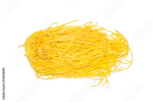 Spaguetti amarillo sobre un fondo blanco liso y aislado. Vista superior y de cerca. Copy space
 photo
