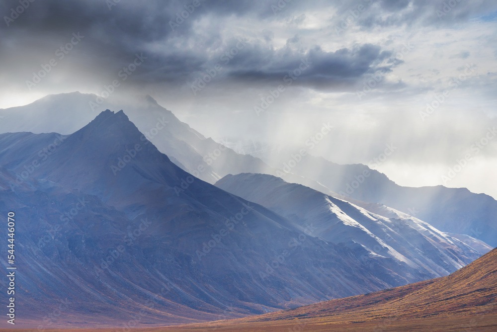 Obraz premium Rain in mountains