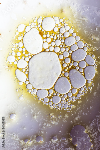 Reaction of liquid bubbles