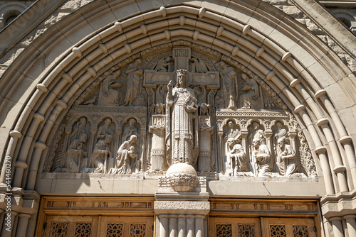 Fototapet Catholic Tympanum Over Entrance Doors of Gothic Cathedral