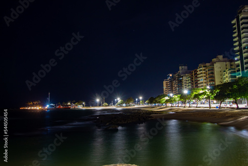 noite na Praia das castanheiras Guarapari regi  o metropolitana de Vit  ria  Espirito Santo  Brasil