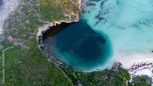 Dean's Blue Hole - the Bahamas © Sizhu