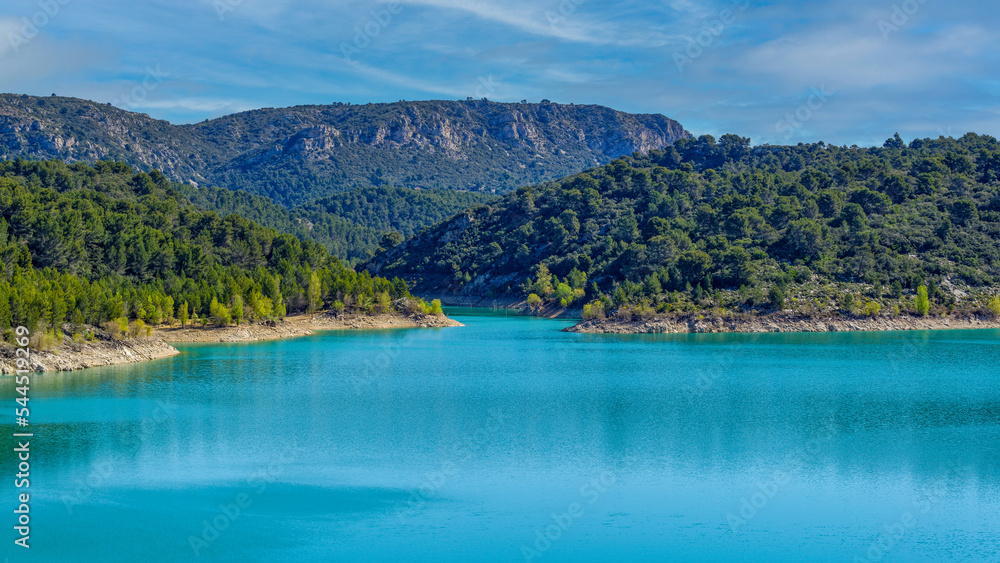 Naklejka premium Lac réservoir en Provence