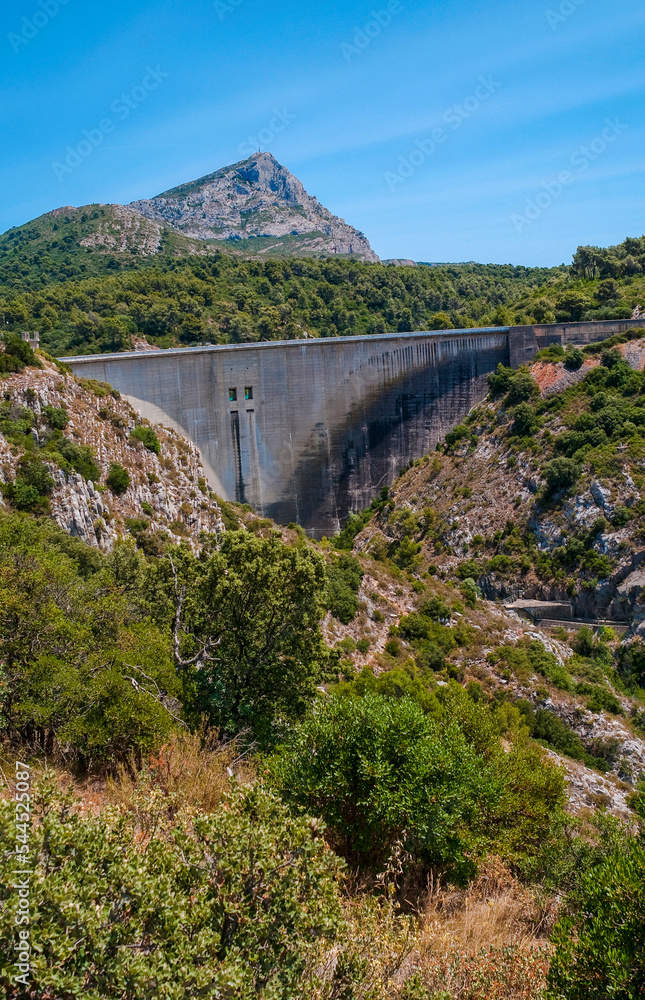 BLe barrage de Bimont en Provence