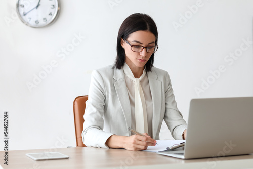 Female psychologist video c...
