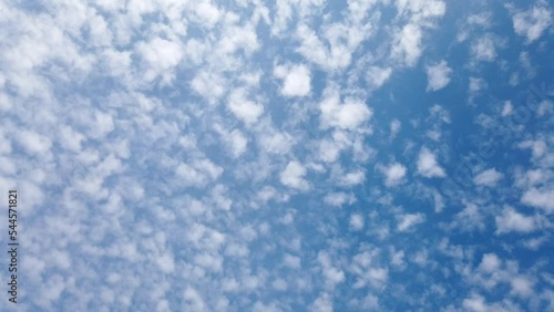  Time lapse blue sky and white fluffy clouds  are floating against the blue sky in summer. beautiful cumulus clouds against a blue sky on a sunny daytime lapse nature background