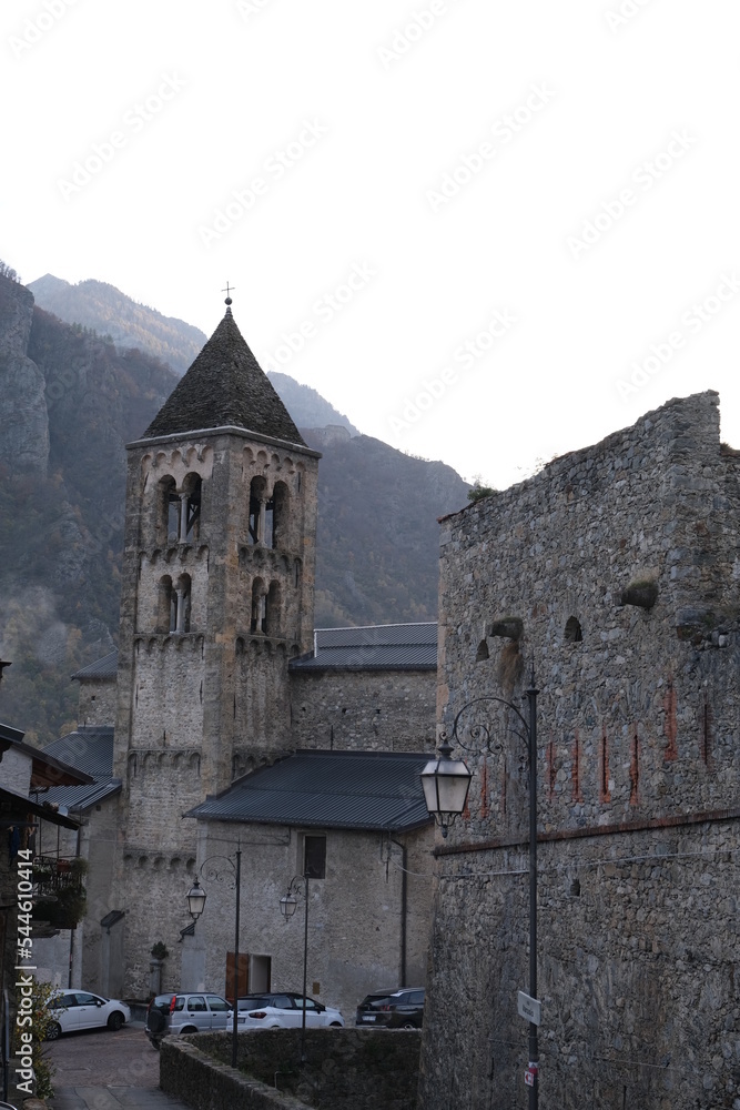 Clocher dans village Italie Vinadio