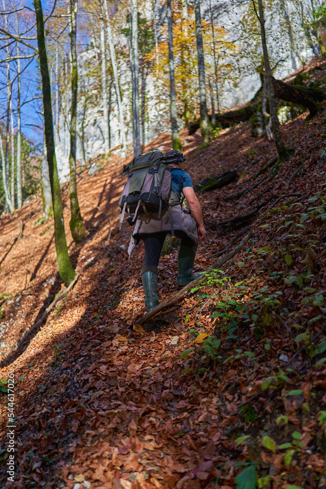 Naklejka premium Nature photographer hiking with backpack