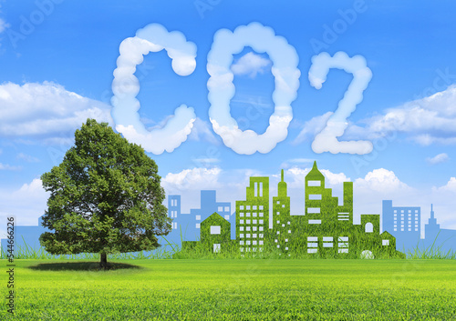 CO2, décarbonisation, concept ville écologique sous le ciel bleu. photo