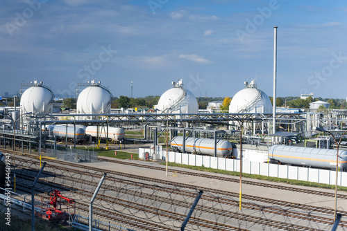 oil gas refinery fossil fuel storage tanks
