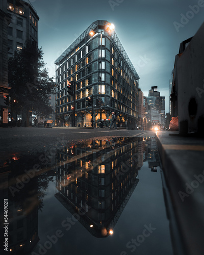 Fototapeta building reflection at night