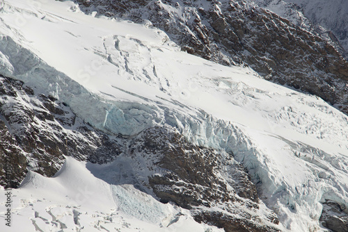 Magnifiques paysages enneigés dans les Alpes