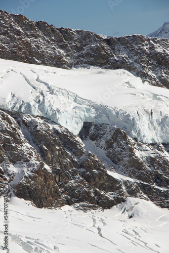 Magnifiques paysages enneigés dans les Alpes