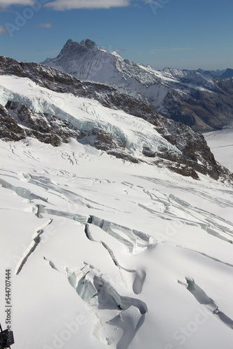 Magnifiques paysages enneigés dans les Alpes