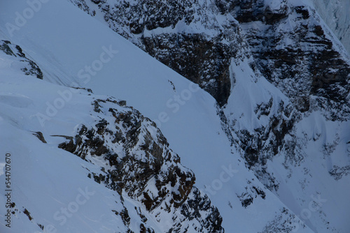 Magnifiques paysages enneigés dans les Alpes