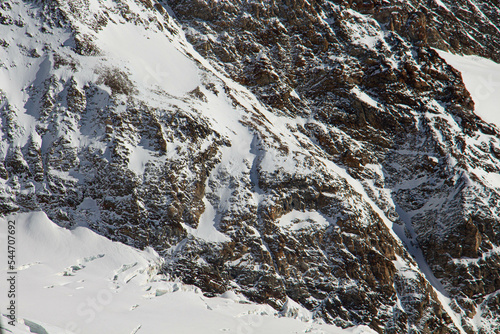 Magnifiques paysages enneigés dans les Alpes