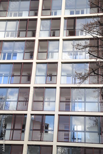 Gebäudefassade aus Beton und Glas