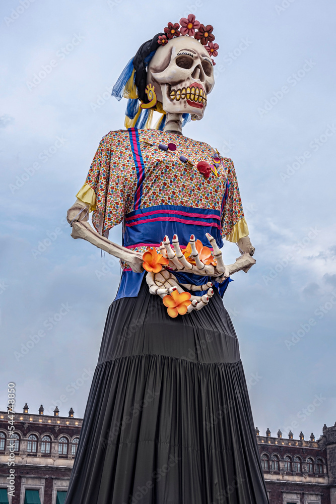 Huge lay figure of a Mexican Catrina as they name an elegant deceased woman in the Day of the Dead festival.
Craftwork of a woman representing the death but loved ones in Mexico.
