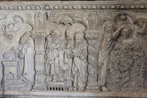 Obraz na płótnie Monumental baptismal font, with a rectangular bath surmounted by a small temple