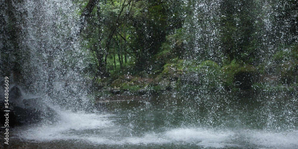 滝の水しぶき 滝の水しぶき