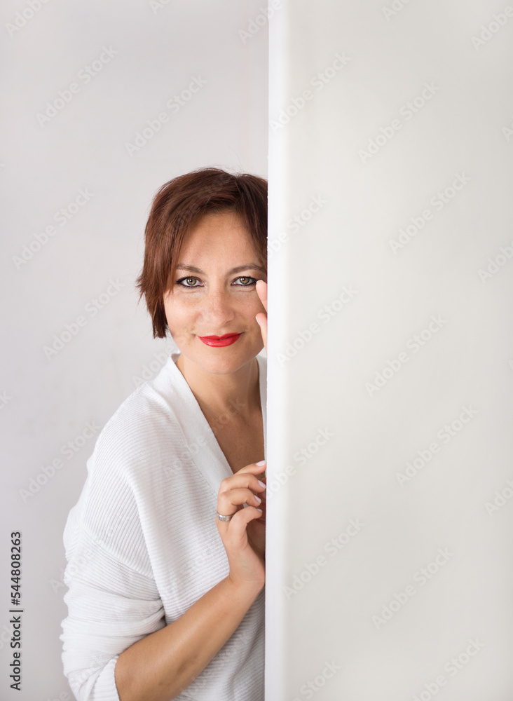 Portrait of a successful happy confident beautiful brunette woman 35 - 40 years old. looking at the camera. concept of leadership and success in management