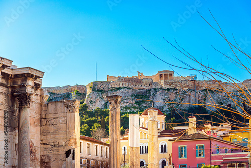 Fototapeta Naklejka Na Ścianę i Meble -   Street view of downtown Athens, Greece