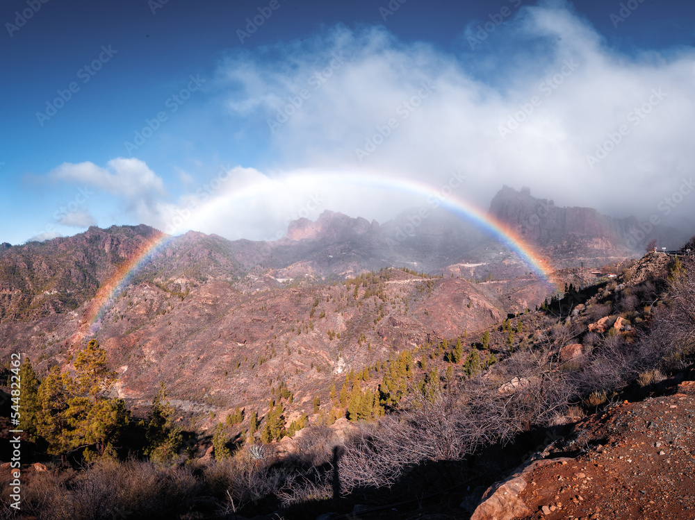 Precioso arcoiris en la isla de Gran Canaria, Islas Canarias