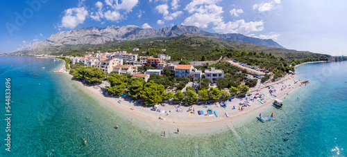 Fototapeta Naklejka Na Ścianę i Meble -  Beautiful azure blue Mediterranean beach surrounded by green trees in Croatia