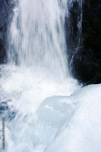 氷瀑と流水