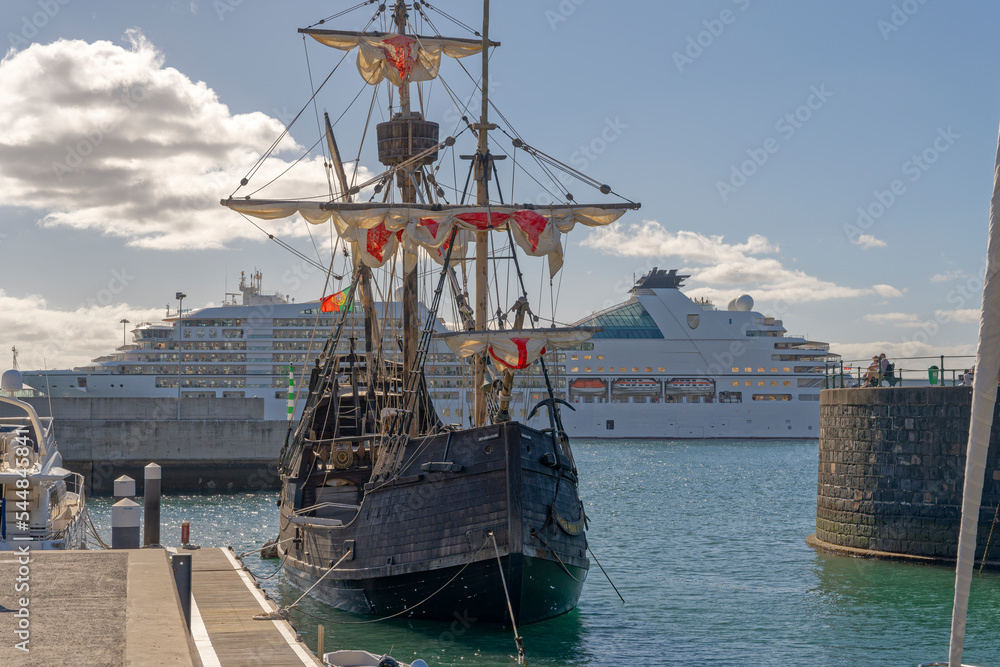 Naklejka premium Santa Maria Schiff Kreuzfahrtschiff Madeira Portugal