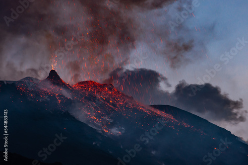 Quadro su tela Active volcano eruption at night on Stromboli island in Italy