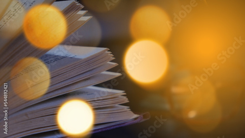 Libro con luces mágicas 