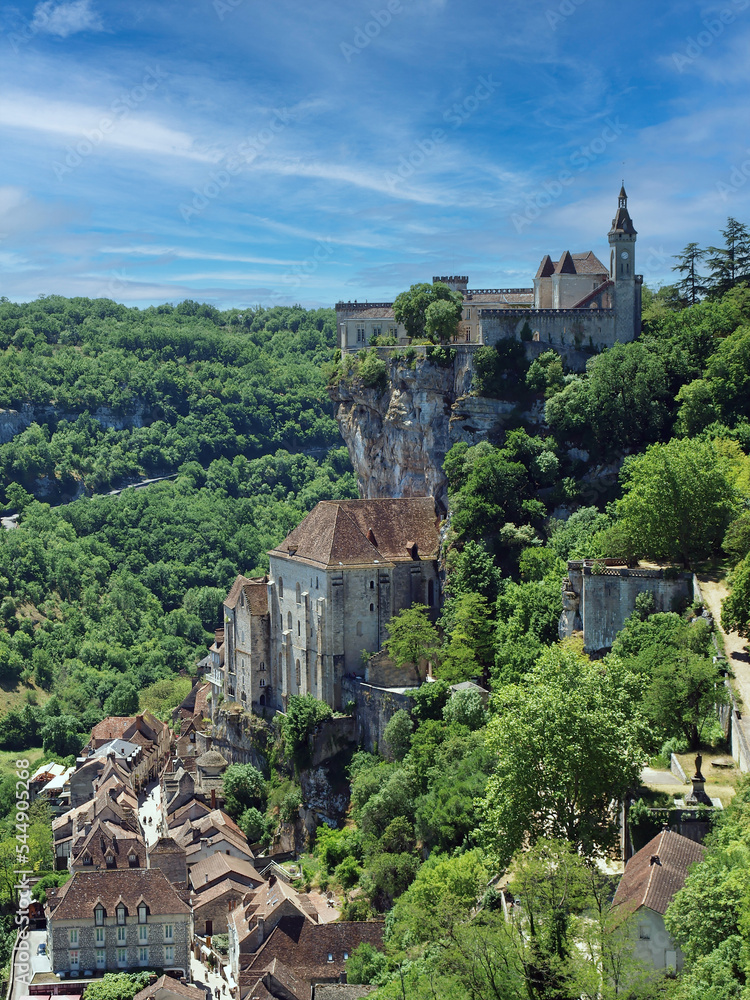 Rocamadour dans le Lot, cité sacrée au château, sanctuaires, chapelle Notre-Dame, crypte saint-Amadour et la Basilique saint-Sauveur, édifices majestueux sur un rocher des Causses de Gramat