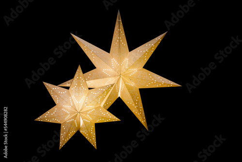 Sterne von innen beleuchtet vor dunklem Hintergrund