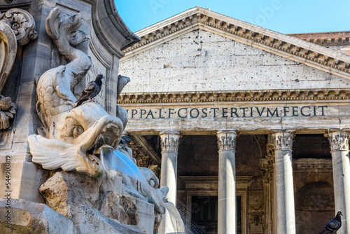 Roma, Pantheon, piazza della Rotonda photo