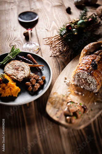 Tableau sur toile Repas de fête au poulet et chapon de noël