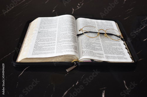 Vászonkép Open bible with glasses