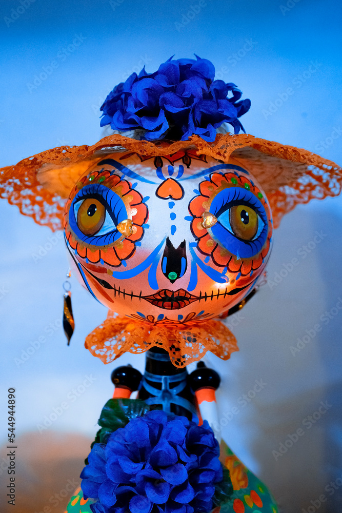 Naklejka premium blue and orange spooky doll for halloween or dia de muertos