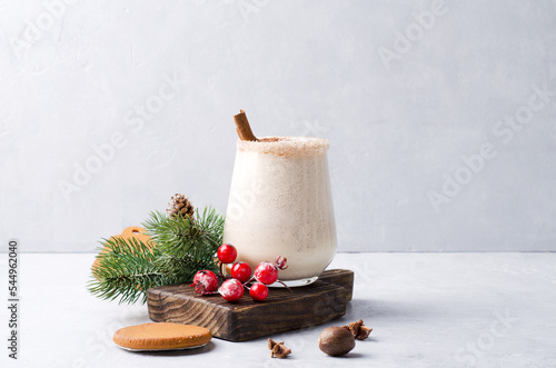 Bild auf Leinwand Egg nog Christmas drink on a brown background with gingerbread