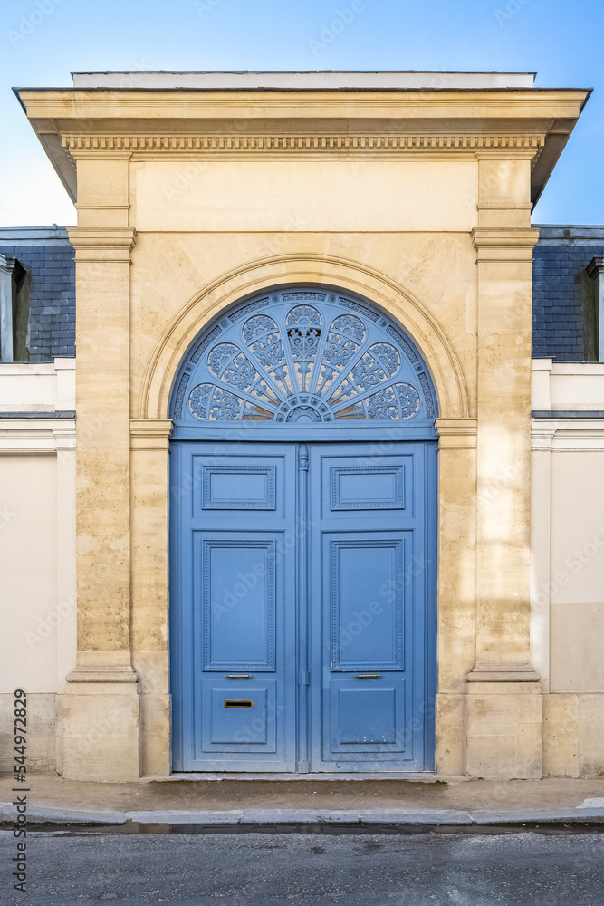 Paris, an ancient door, beautiful facade in a luxury neighborhood, rue Saint-Dominique, in the 7e arrondissement
Paris, an ancient door, beautiful facade in a luxury neighborhood, rue Saint-Dominique, in the 7e arrondissement