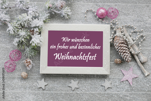  Weihnachtskarte: Rahmen mit dem Text Wir wünschen ein frohes und besinnliches Weihnachtsfest. photo