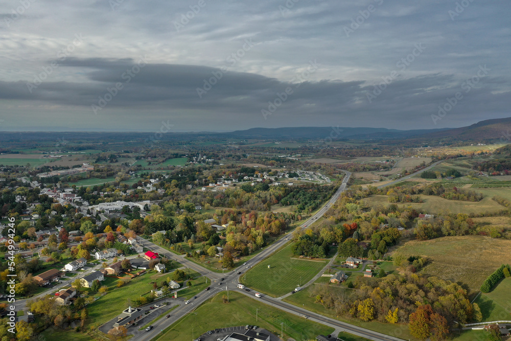 Fototapeta premium Western Maryland Roads Cross at Edge of Mountains Autumn