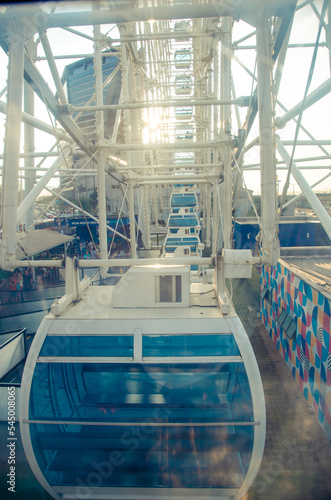 ferris wheel on a sunny day © Marisangela