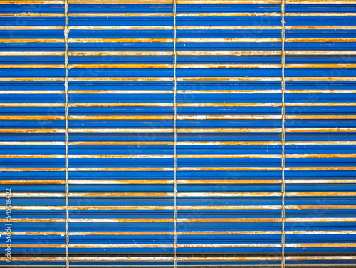 Wallpaper Mural 青いシャッターとさびた格子の壁(Blue shutters and rusted lattice wall) Torontodigital.ca